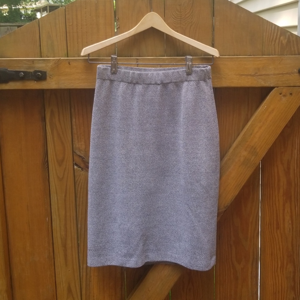 St. John's Collection Knit Boucle skirt navy white